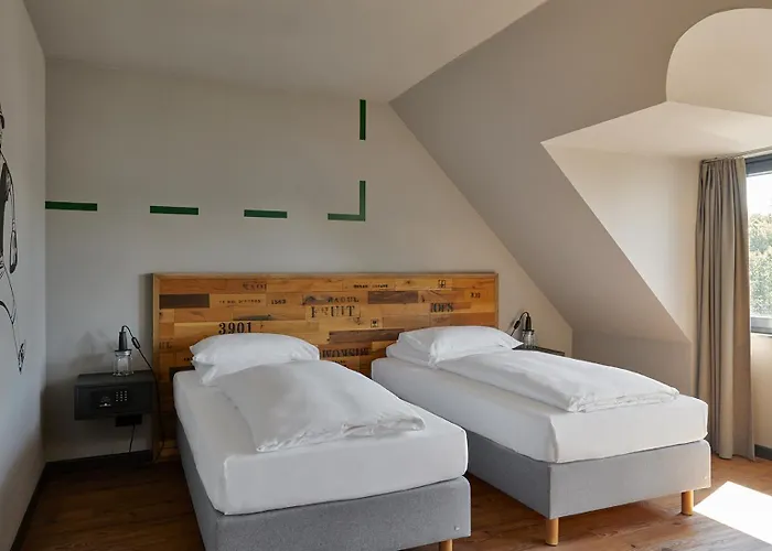 Underdog Hotel 3*