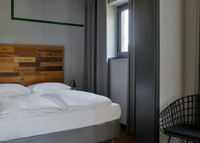 Underdog Hotel 3*