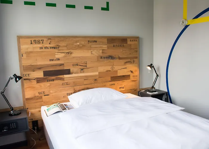 Underdog Hotel 3*