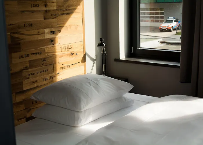 Underdog Hotel 3*