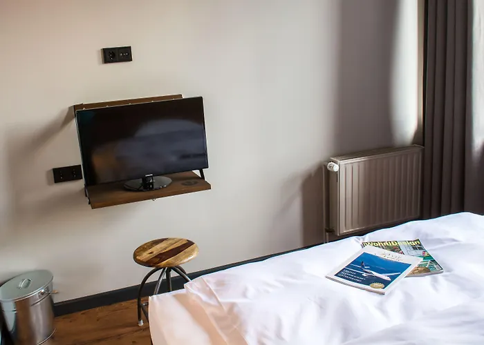 Underdog Hotel 3*