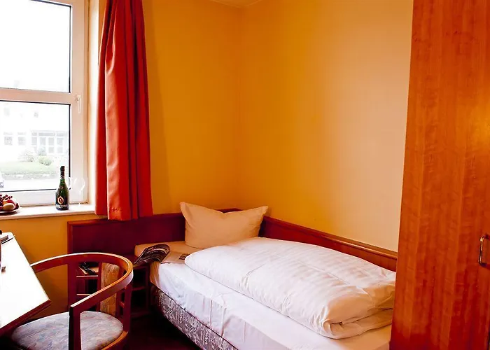 Underdog Hotel 3*